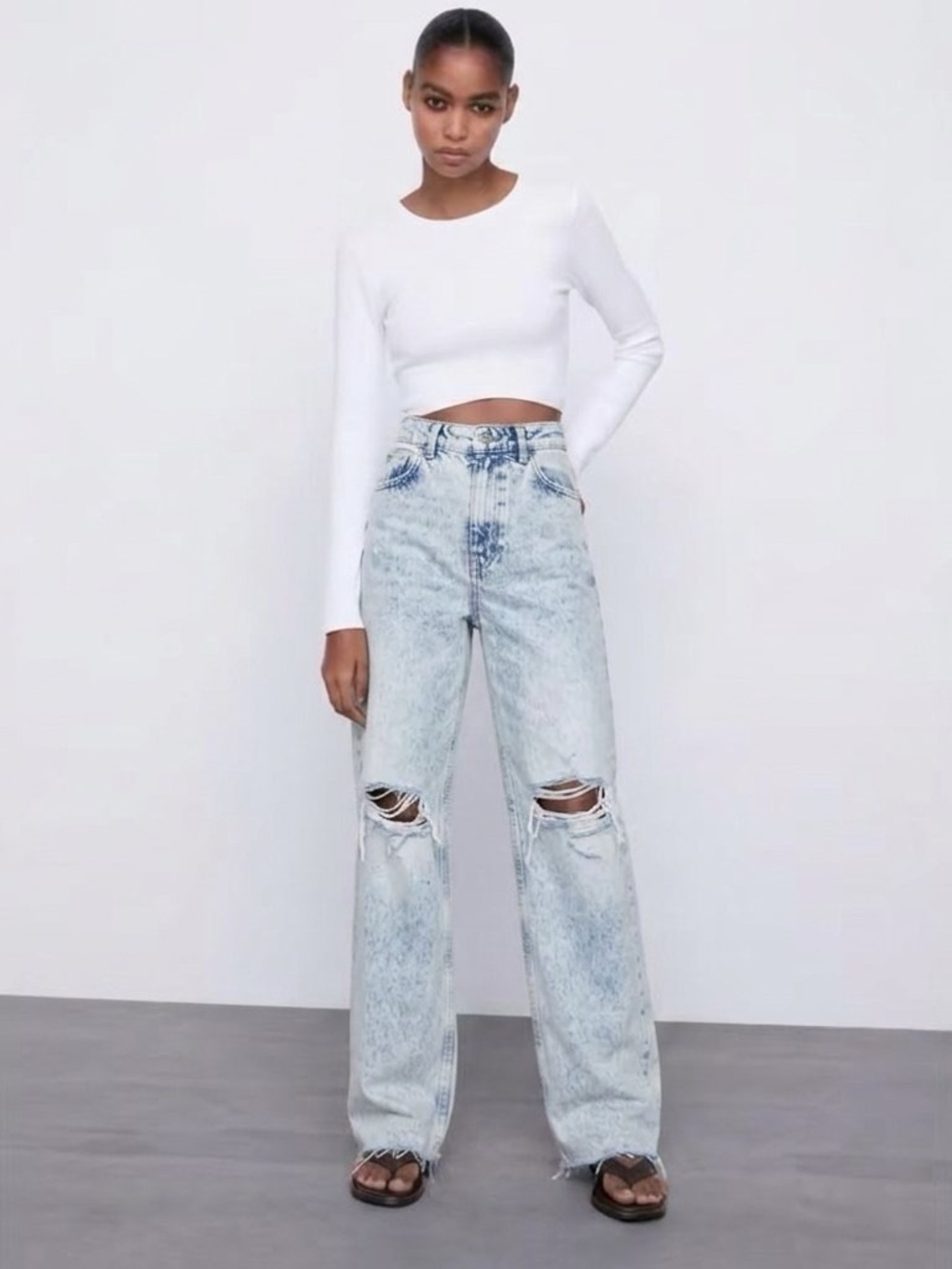 Zara High Waisted Baggy Wide Leg Distressed Denim Jeans Raw Hem Light Wash